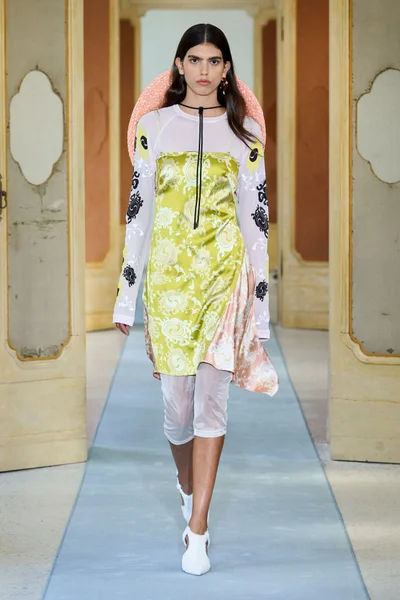 Look 2